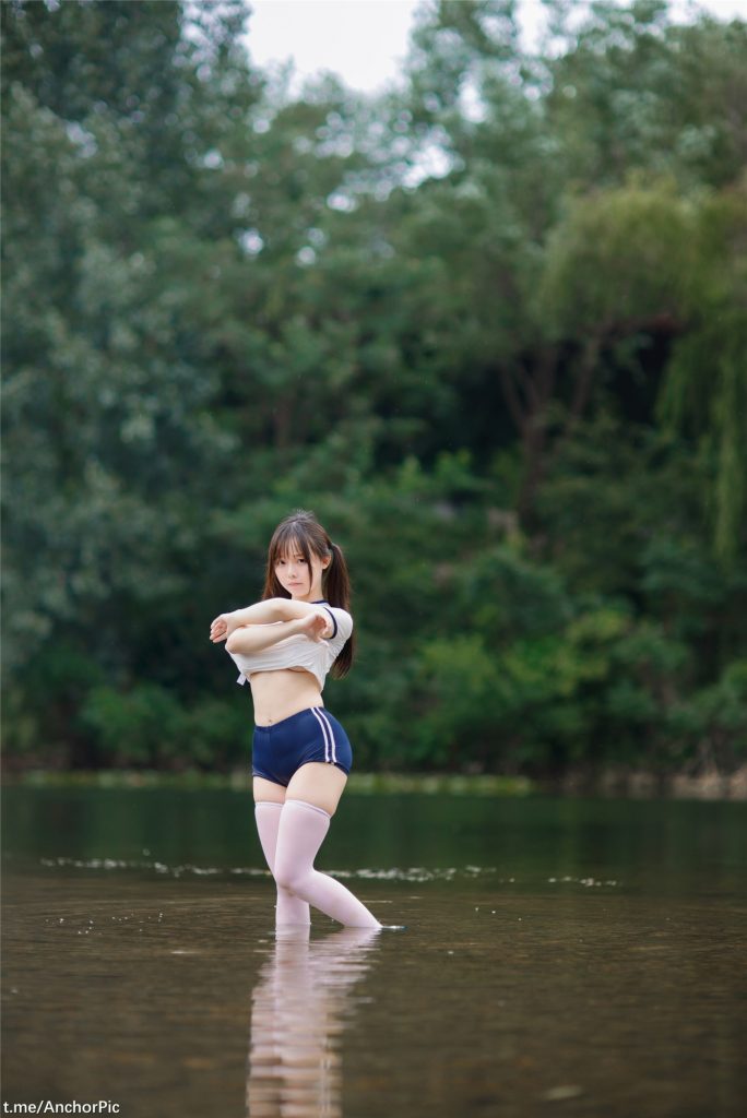 gai nude gai xinh ben bo suoi 1