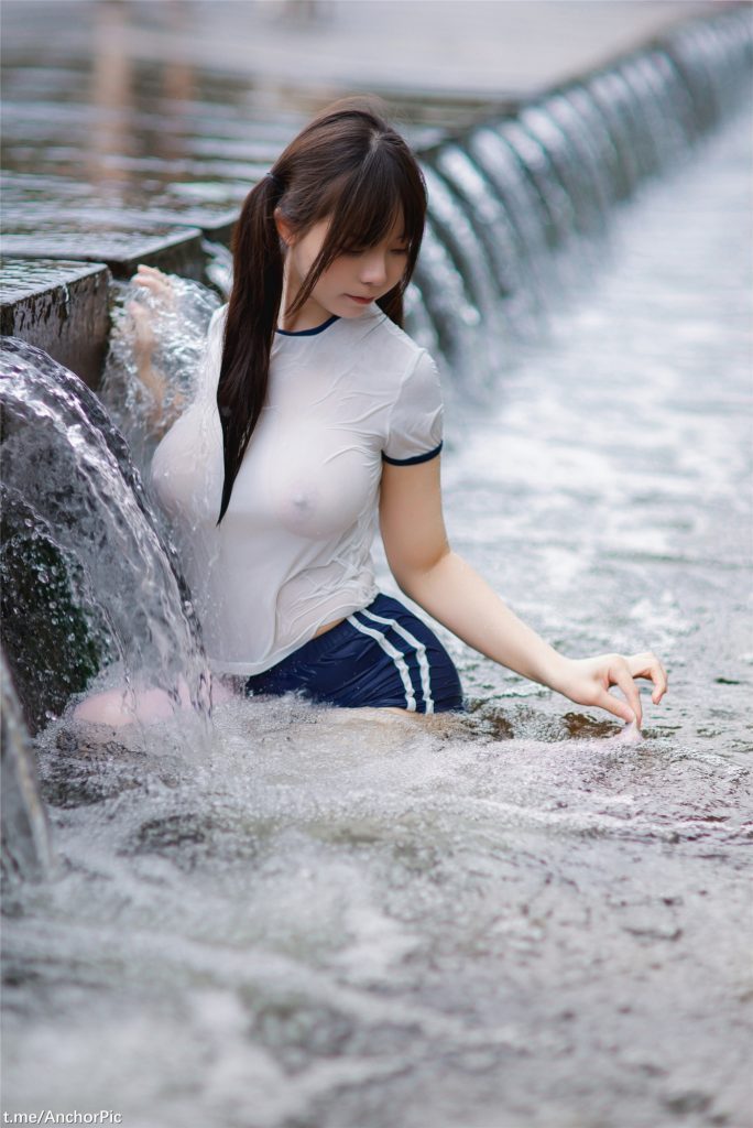 gai nude gai xinh ben bo suoi 12