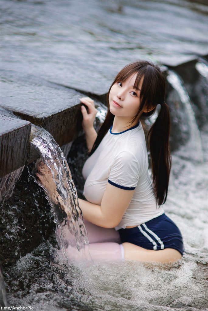 gai nude gai xinh ben bo suoi 15