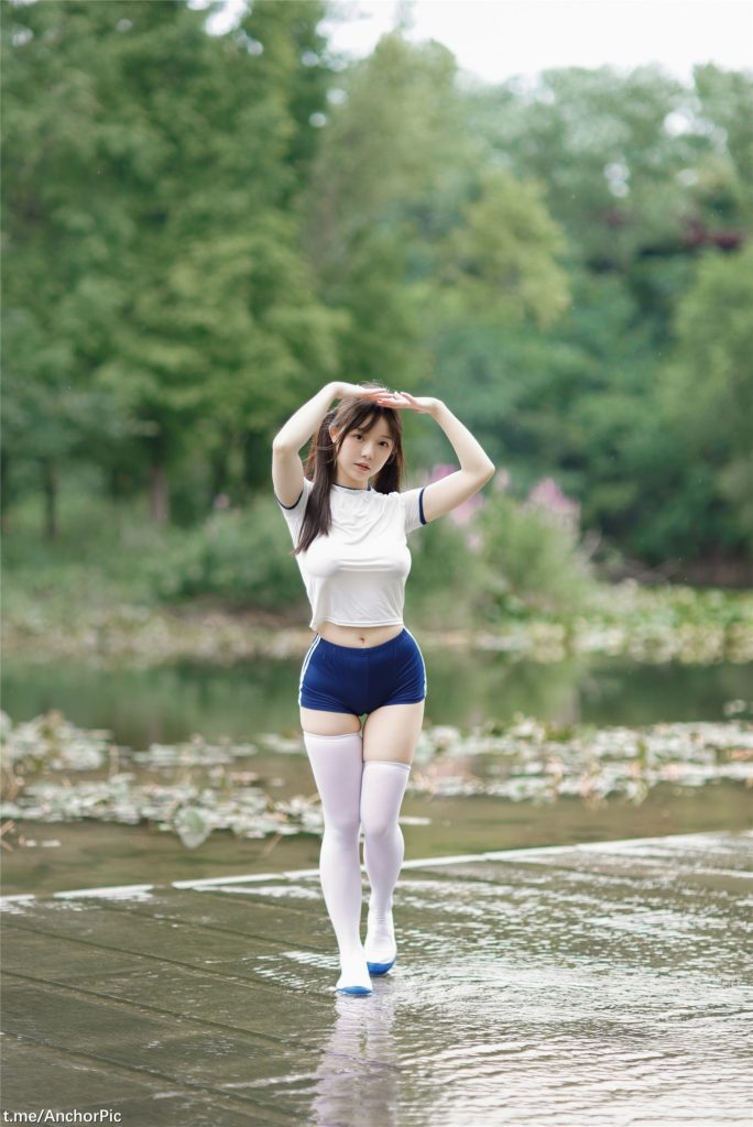 gai nude gai xinh ben bo suoi 27