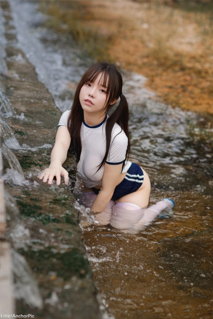 gai nude gai xinh ben bo suoi 29