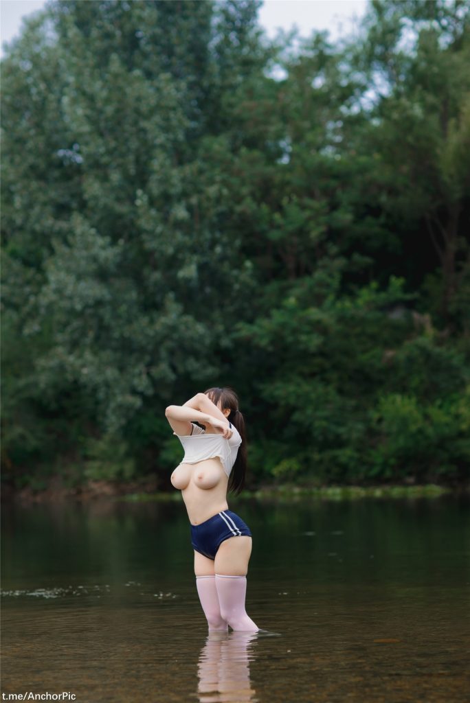 gai nude gai xinh ben bo suoi 35