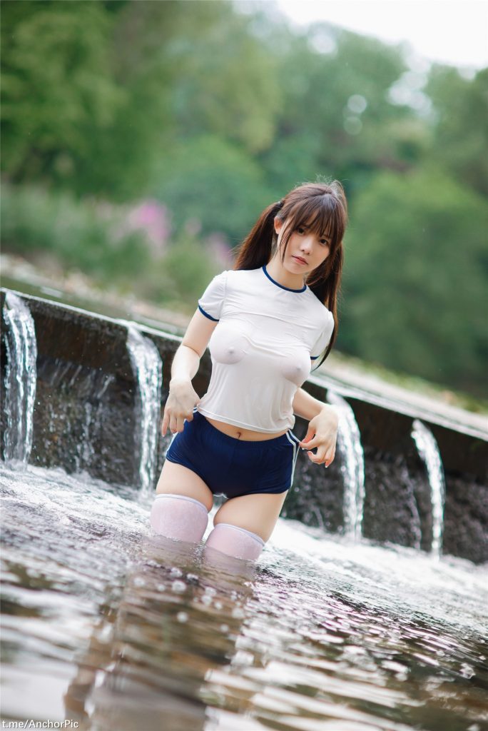 gai nude gai xinh ben bo suoi 42