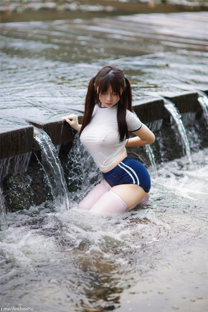 gai nude gai xinh ben bo suoi 5