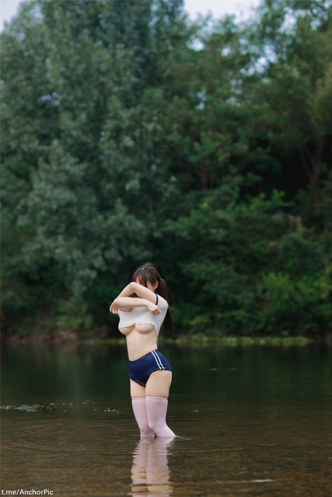 gai nude gai xinh ben bo suoi 51