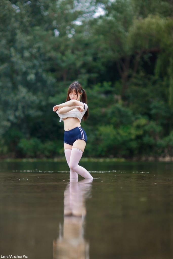 gai nude gai xinh ben bo suoi 52