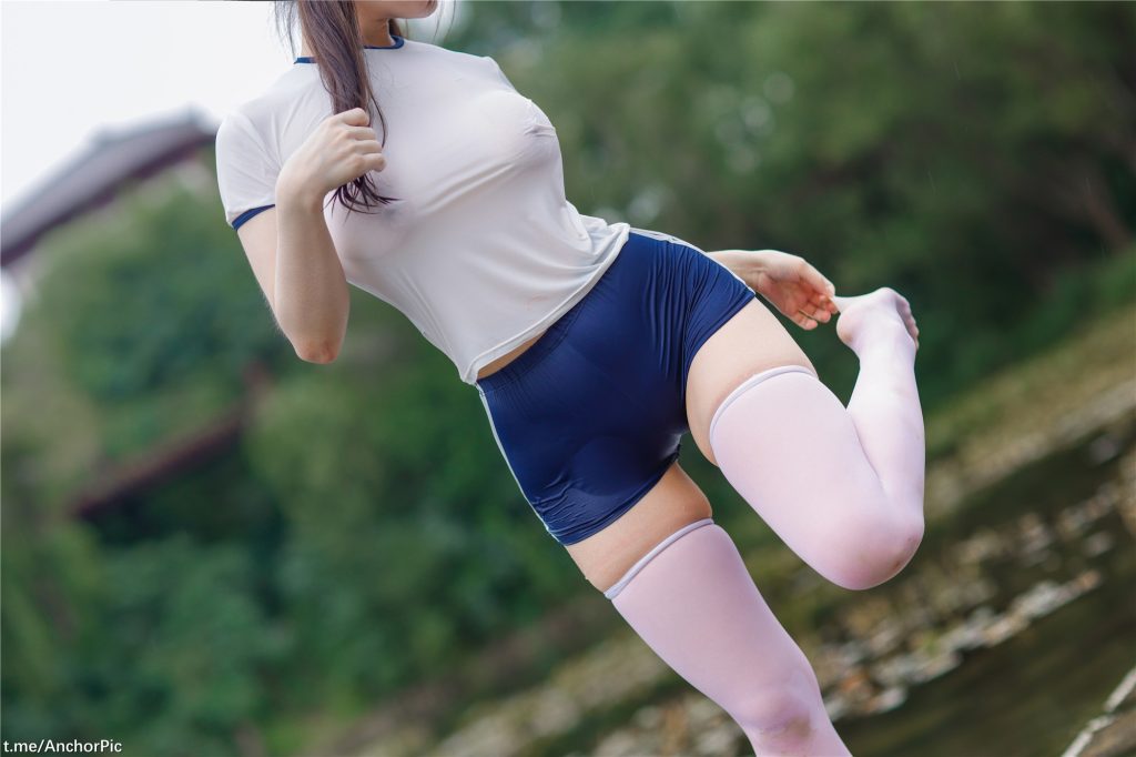 gai nude gai xinh ben bo suoi 57