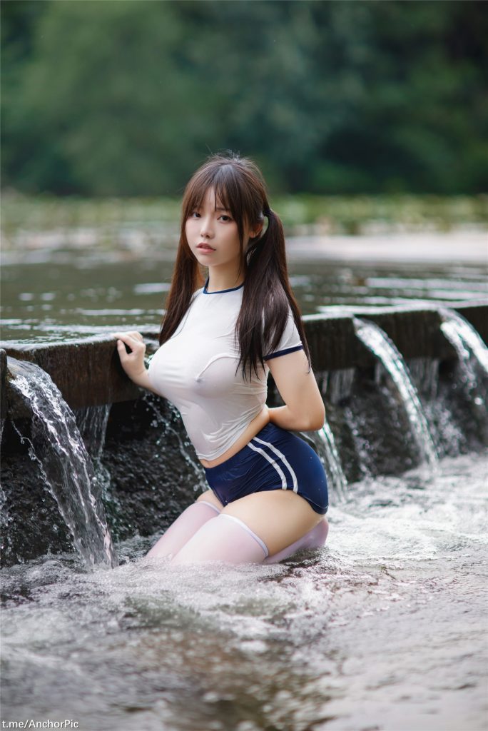 gai nude gai xinh ben bo suoi 7