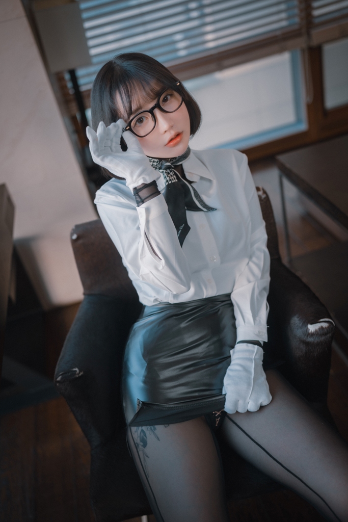 +60 ảnh nude gái xinh văn phòng uốn éo khoe hàng 1 anh nude gai van phong uon eo1