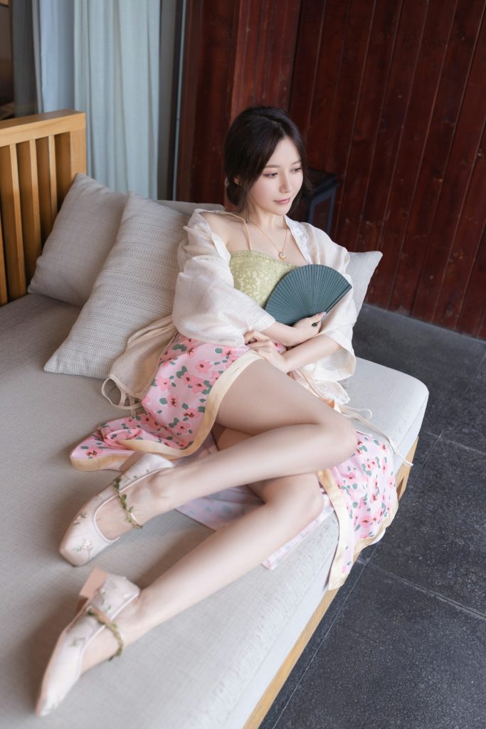 +110 ảnh nude gái xinh Trung Quốc cầm quạt 12 anh nude gai xinh cam quat12