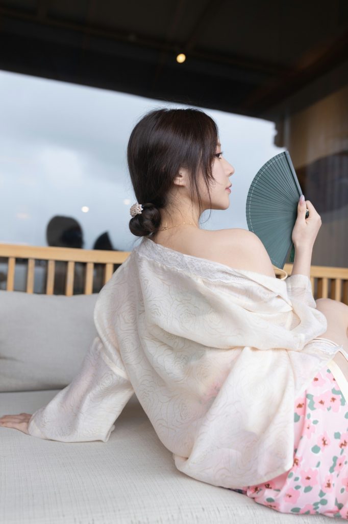 +110 ảnh nude gái xinh Trung Quốc cầm quạt 15 anh nude gai xinh cam quat15