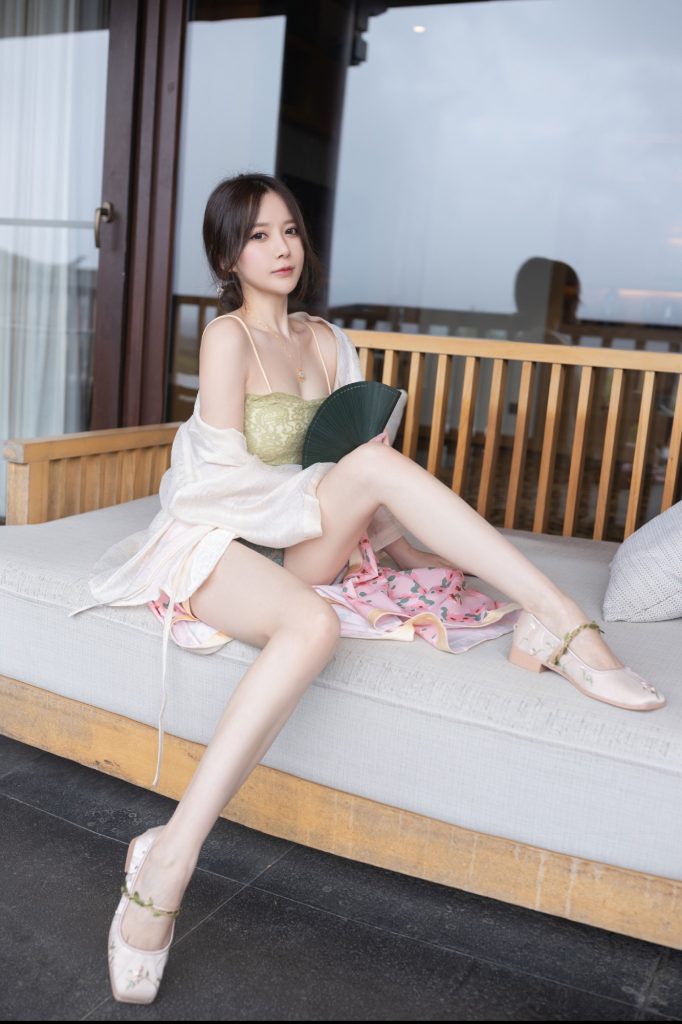 +110 ảnh nude gái xinh Trung Quốc cầm quạt 17 anh nude gai xinh cam quat17