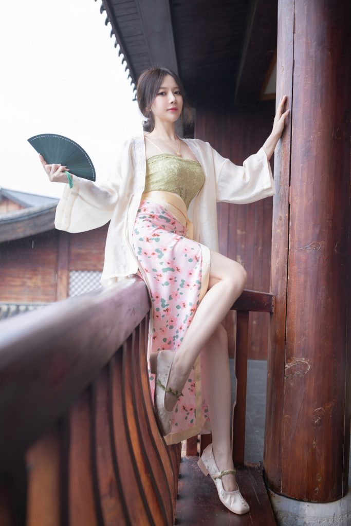 +110 ảnh nude gái xinh Trung Quốc cầm quạt 19 anh nude gai xinh cam quat19