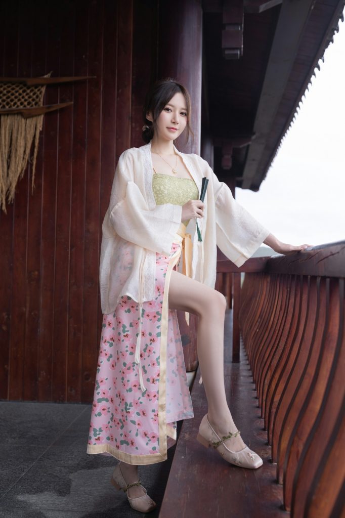 +110 ảnh nude gái xinh Trung Quốc cầm quạt 2 anh nude gai xinh cam quat2