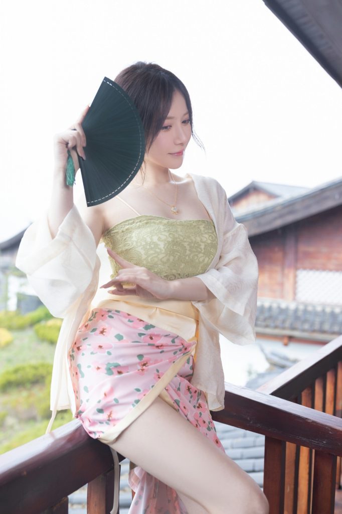 +110 ảnh nude gái xinh Trung Quốc cầm quạt 22 anh nude gai xinh cam quat22