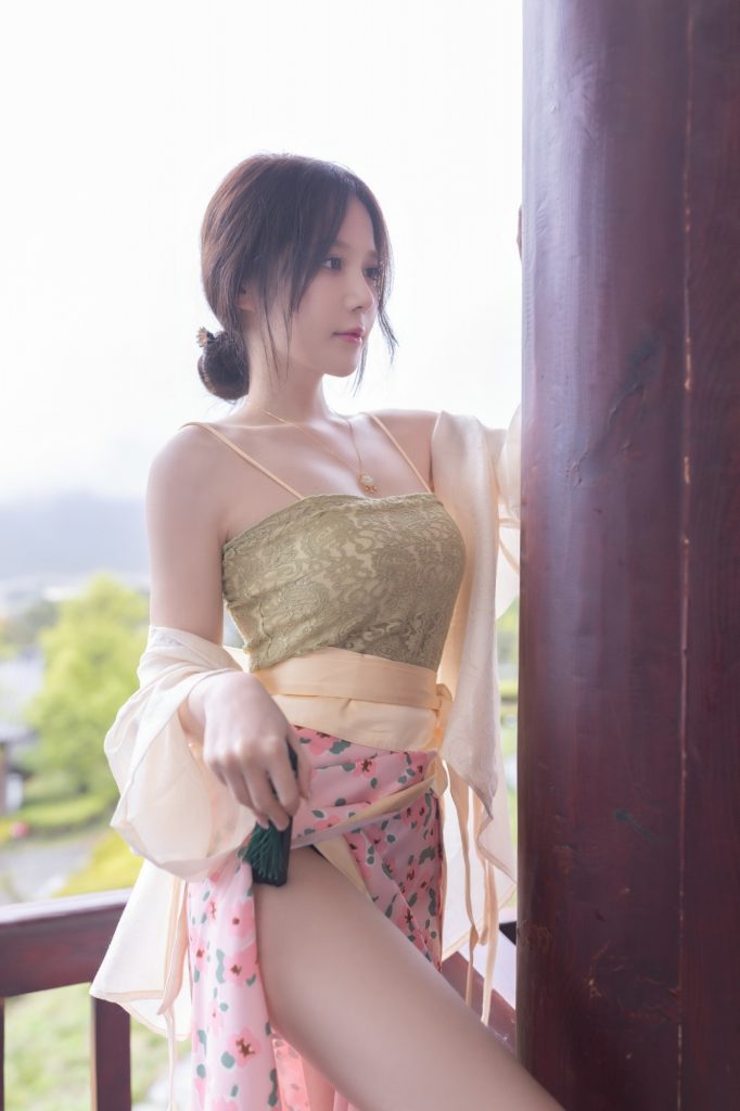 +110 ảnh nude gái xinh Trung Quốc cầm quạt 24 anh nude gai xinh cam quat24