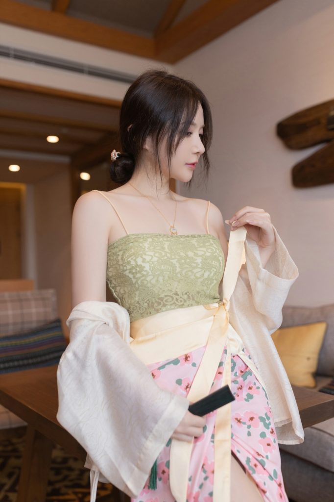 +110 ảnh nude gái xinh Trung Quốc cầm quạt 37 anh nude gai xinh cam quat37