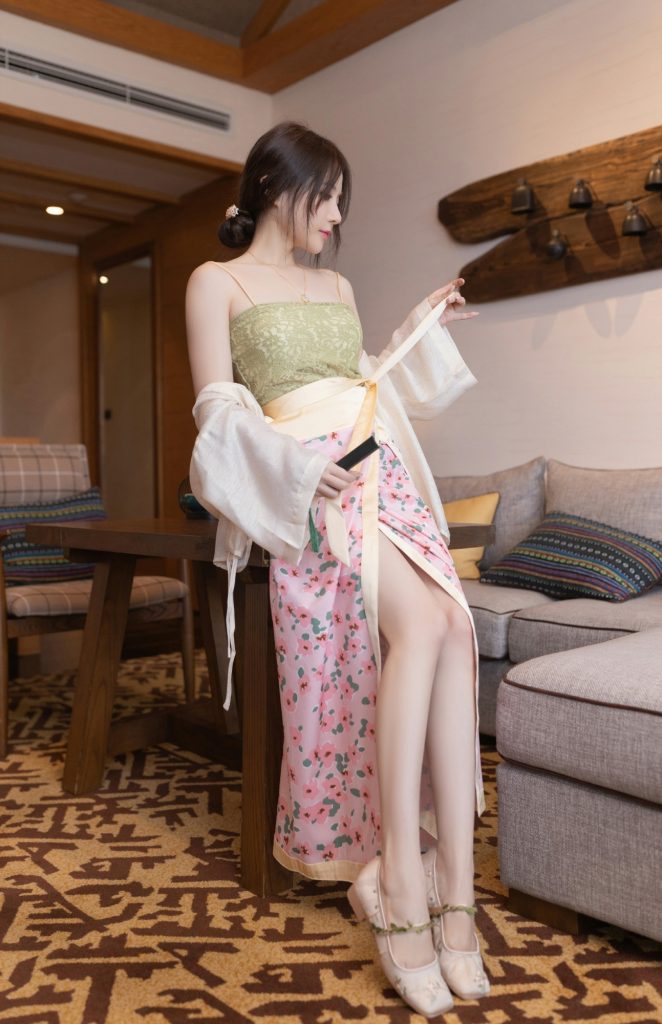 +110 ảnh nude gái xinh Trung Quốc cầm quạt 38 anh nude gai xinh cam quat38