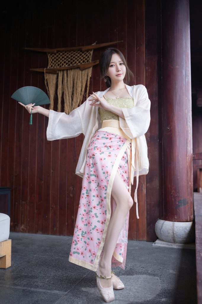 +110 ảnh nude gái xinh Trung Quốc cầm quạt 5 anh nude gai xinh cam quat5