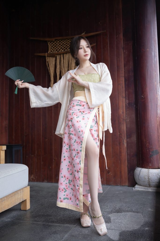 +110 ảnh nude gái xinh Trung Quốc cầm quạt 6 anh nude gai xinh cam quat6