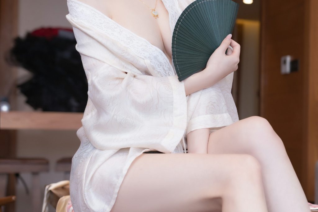 +110 ảnh nude gái xinh Trung Quốc cầm quạt 67 anh nude gai xinh cam quat67