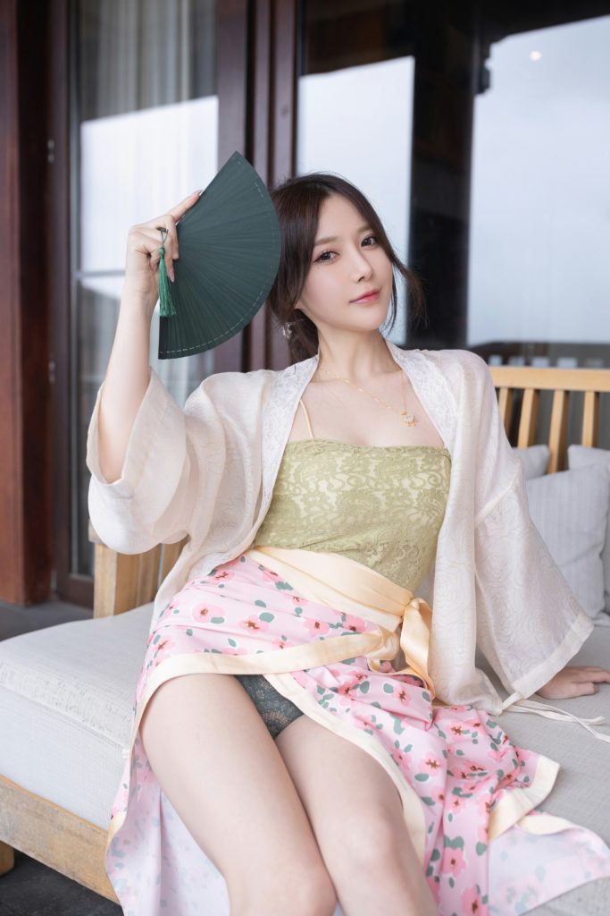 +110 ảnh nude gái xinh Trung Quốc cầm quạt 8 anh nude gai xinh cam quat8