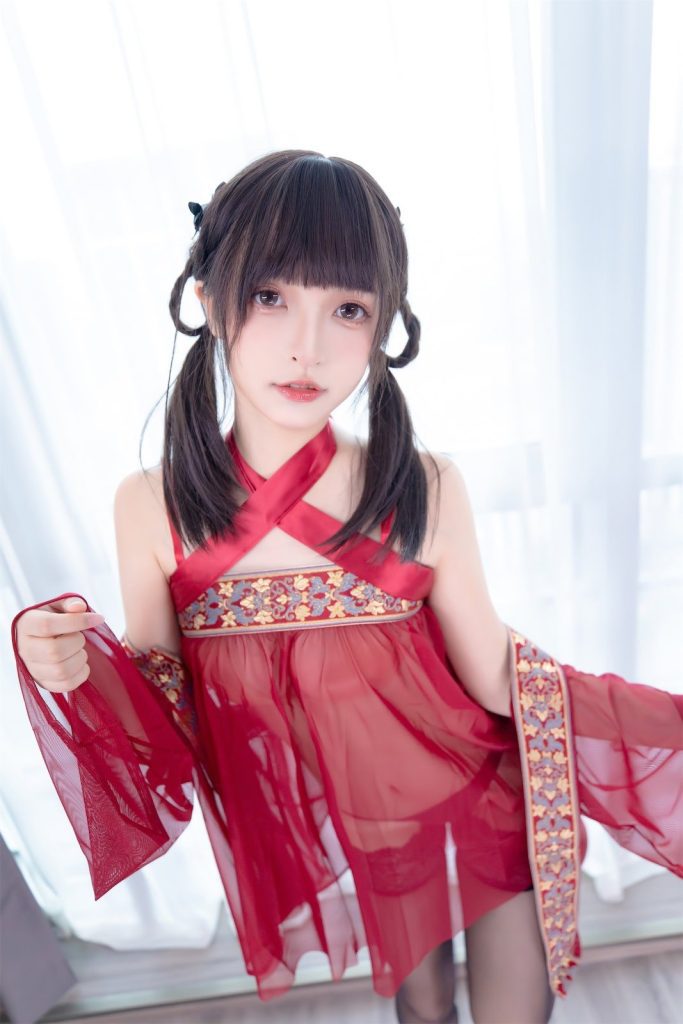 em gai de thuong Trung Quoc mac trang phuc mau do12