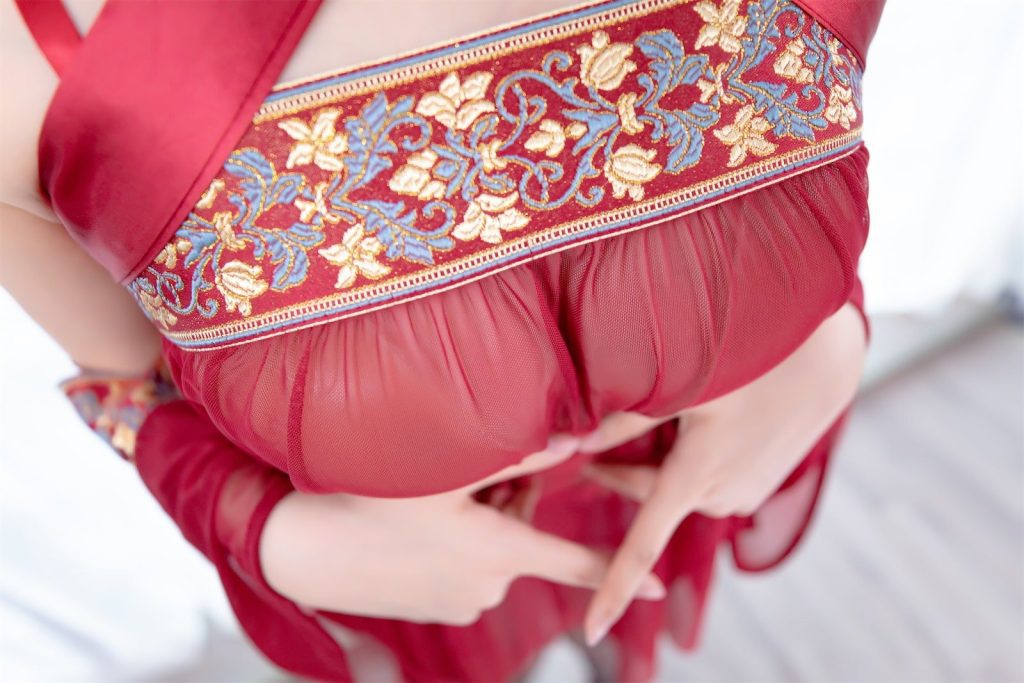 em gai de thuong Trung Quoc mac trang phuc mau do13
