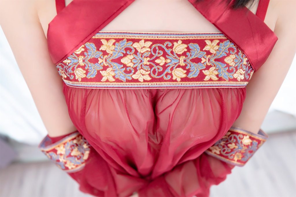 em gai de thuong Trung Quoc mac trang phuc mau do14