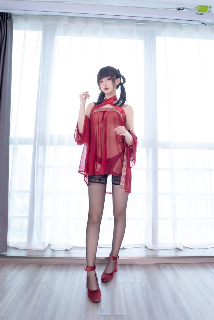 em gai de thuong Trung Quoc mac trang phuc mau do2