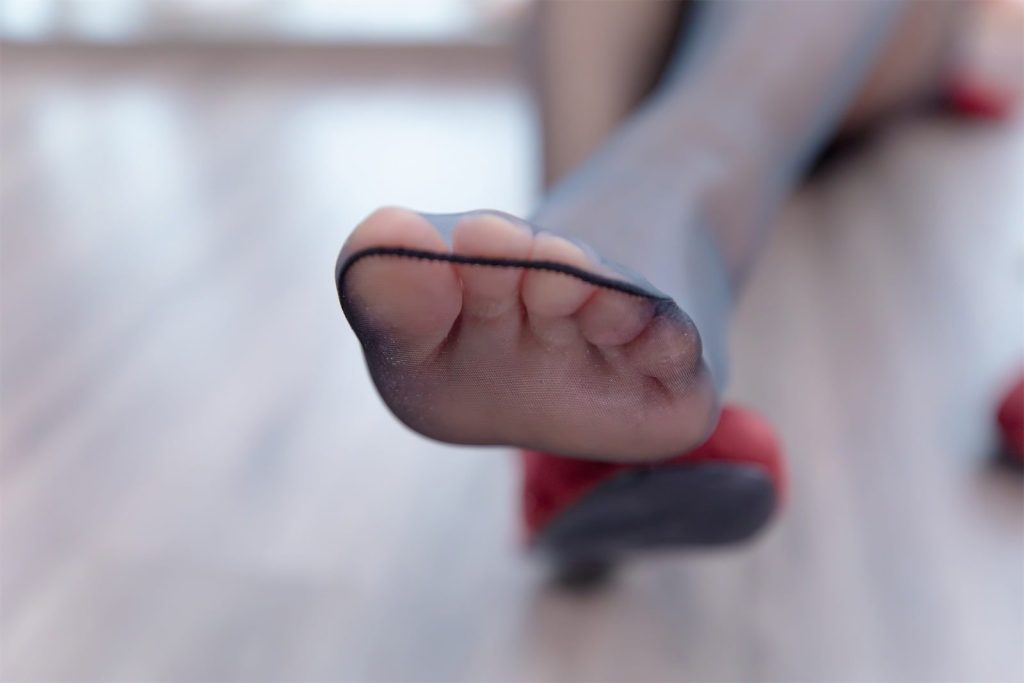 em gai de thuong Trung Quoc mac trang phuc mau do43