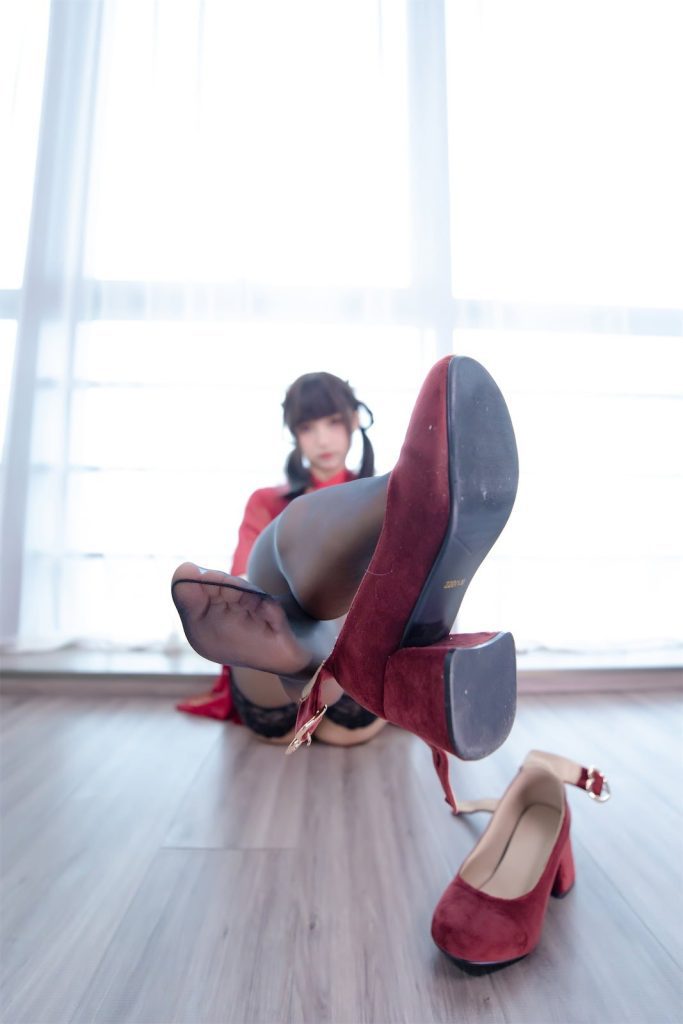 em gai de thuong Trung Quoc mac trang phuc mau do44