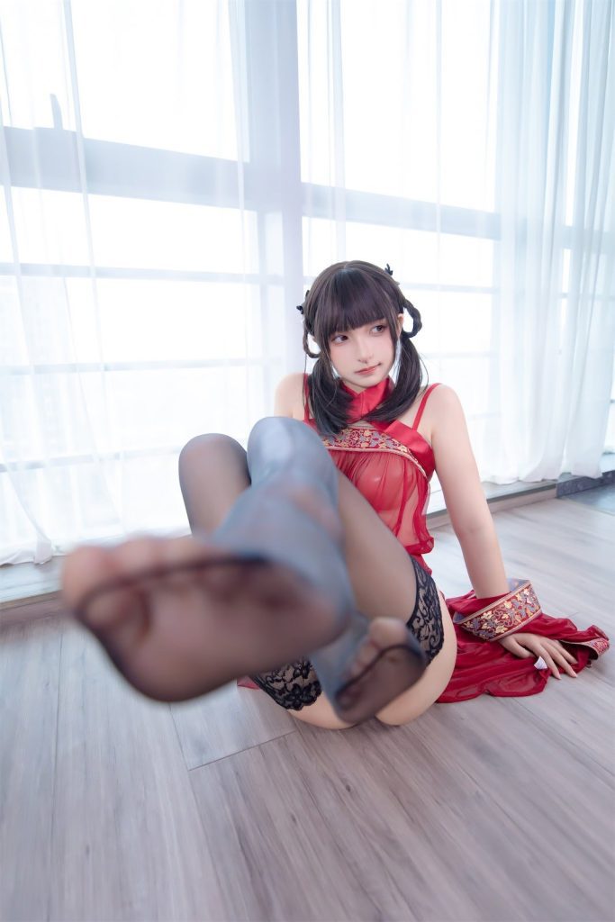 em gai de thuong Trung Quoc mac trang phuc mau do45