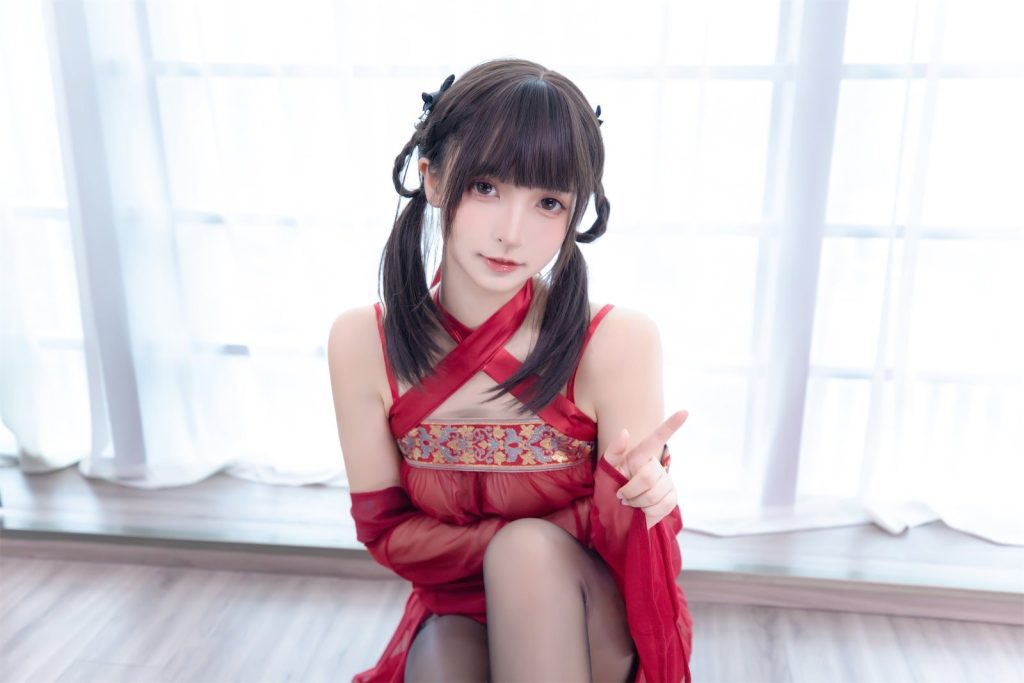 em gai de thuong Trung Quoc mac trang phuc mau do49