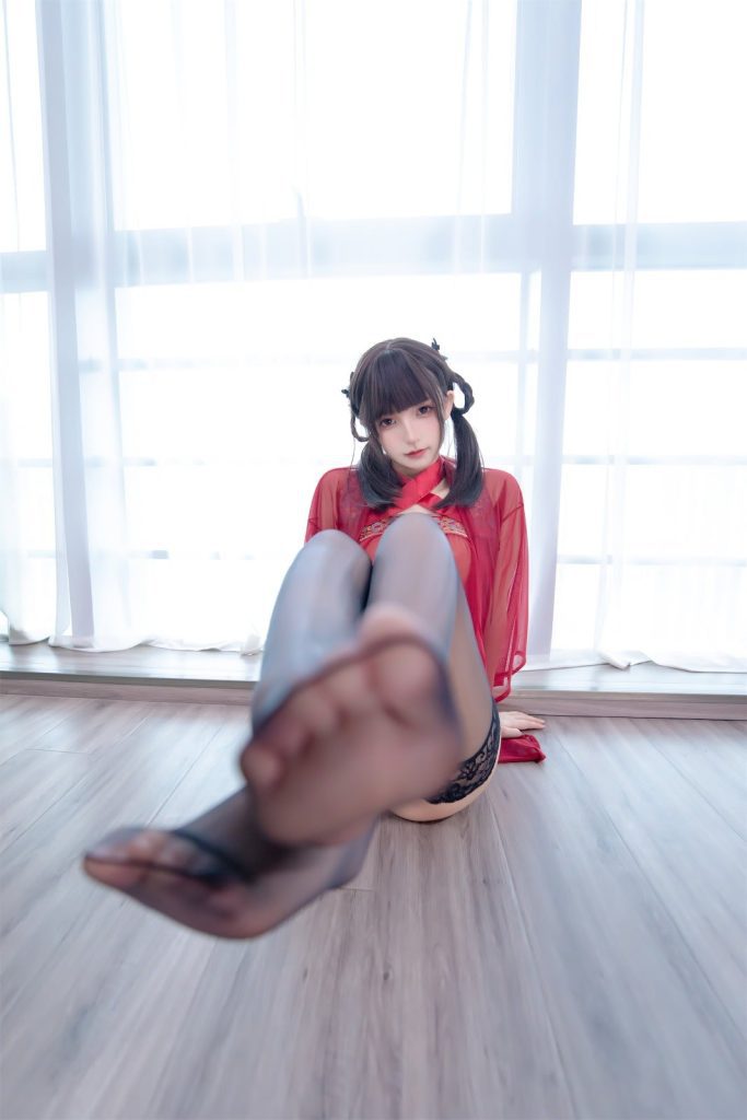 em gai de thuong Trung Quoc mac trang phuc mau do52