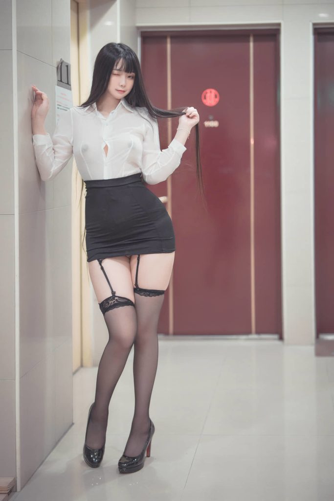 +40 ảnh sex gái xinh văn phòng khoe lồn đỏ hỏn 37 anh sex gai van phong voi sextoy37