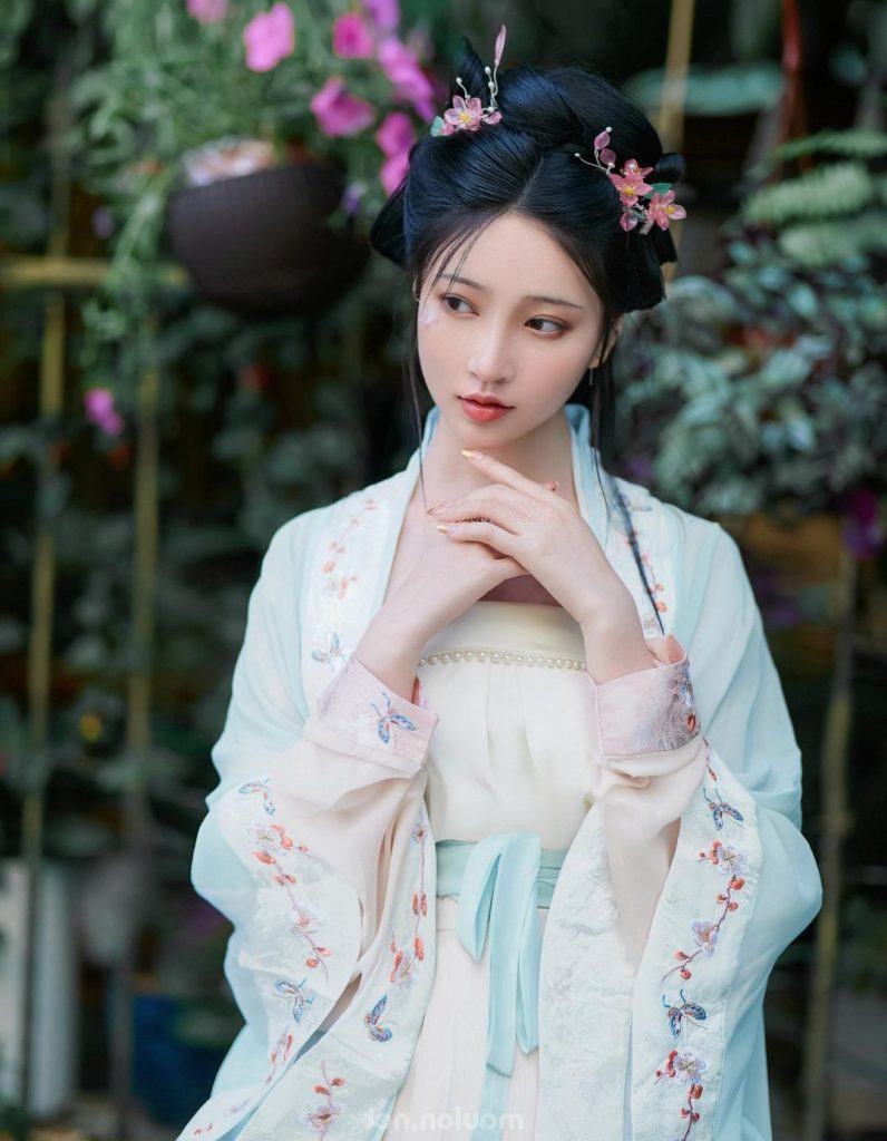 Ảnh sex cổ trang gái xinh thân hình bốc lửa 23 Anh sex co trang gai xinh than hinh boc lua 23